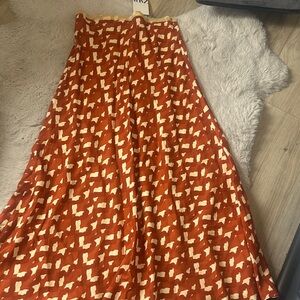 NWT Zara Orange and Cream Patterned Midi Skirt
